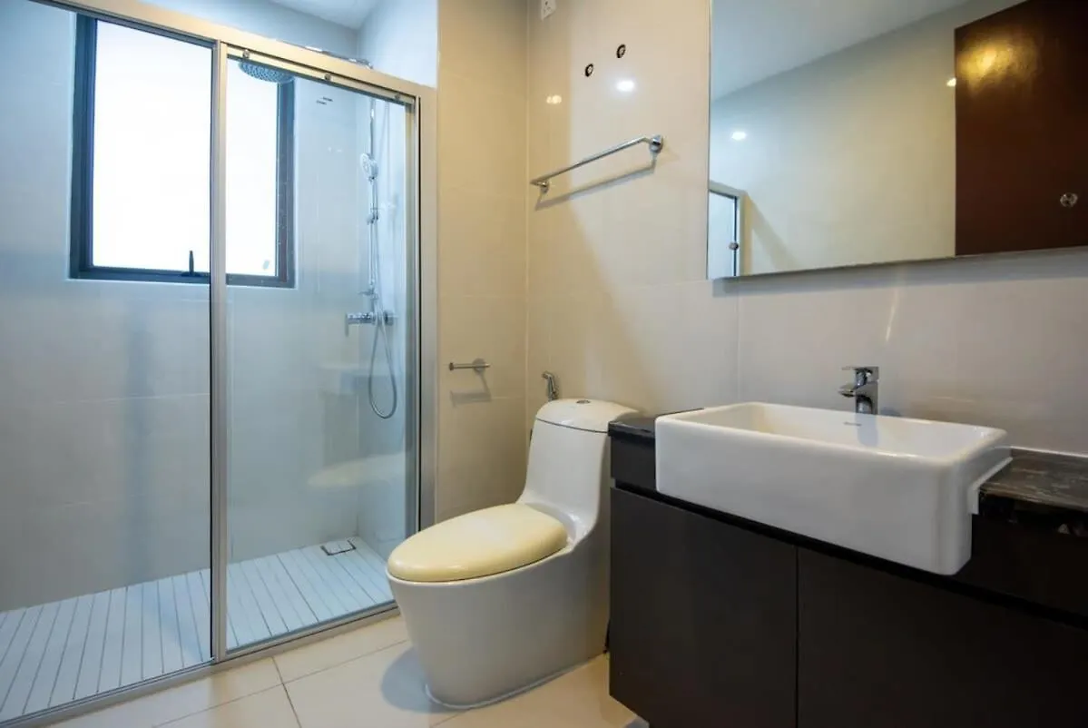 Chic 3Br In Danga Bay With Water Views & Parking Apartment Johor Bahru Malaysia