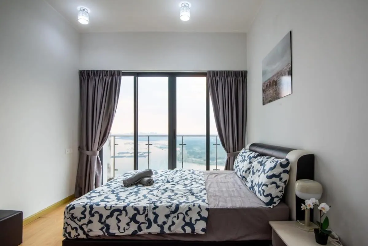 Chic 3Br In Danga Bay With Water Views & Parking Apartment Johor Bahru